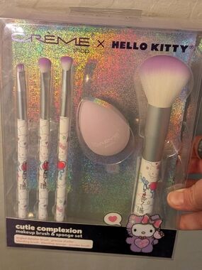 The Crème Shop x Hello Kitty Cutie Complexion Brush & Sponge Set - Pink/White